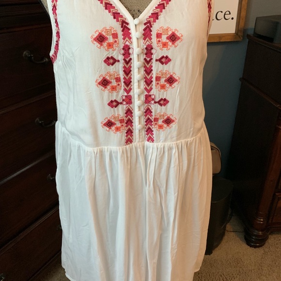 NWT Entro Embroidered Detail Button Dress - Picture 2 of 7